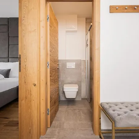 Granit Apartment *